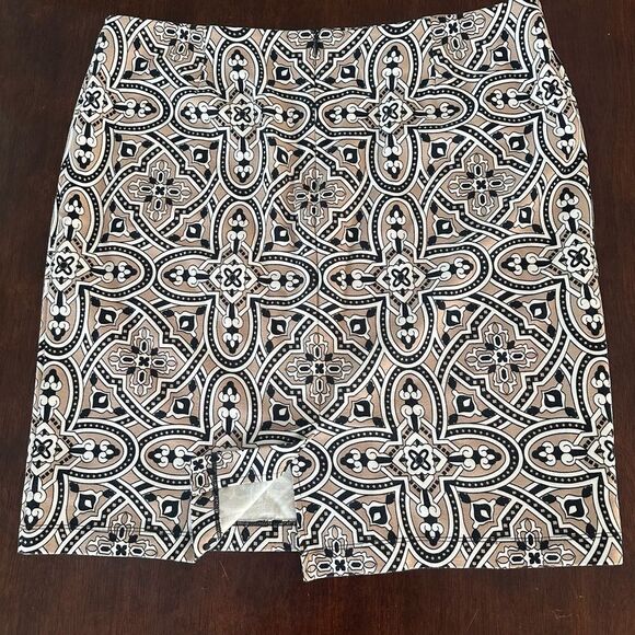 J. McLaughlin Geometric print, pencil skirt. - Picture 6 of 6